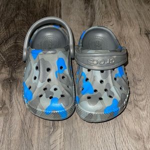 Boys camo crocs